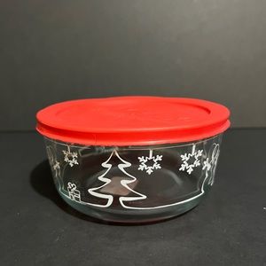 Pyrex Christmas Storage Bowl Limited Edition Christmas White Snowflakes  Red Lid